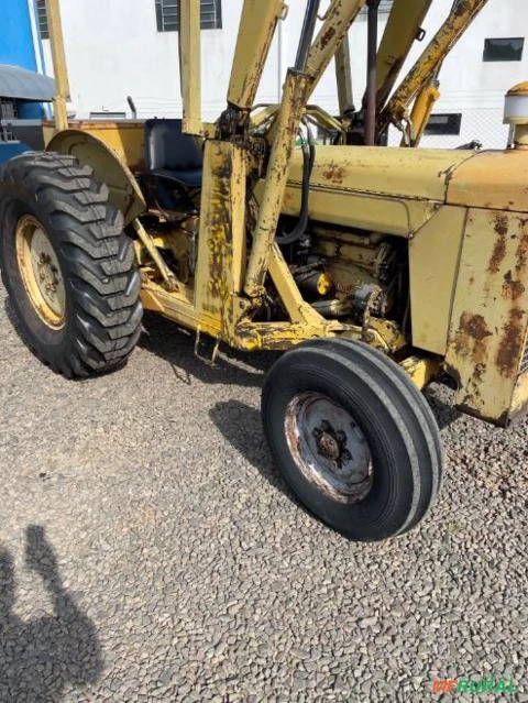 TRATOR MASSEY FERGUSON MODELO 65R ANO 81