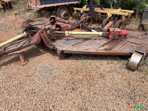 Roçadeira Tripla 4,50MTS Tatu Imagem Roçadeira Tripla 4,50MTS Tatu