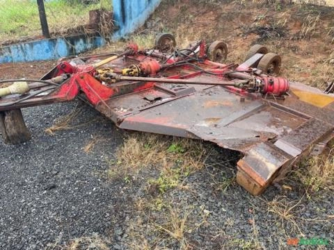 Roçadeira Tripla 4,50mts Tatu Imagem Roçadeira Tripla 4,50mts Tatu