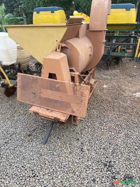 Batedeira de Cereais para Trator Laredo Imagem Batedeira de Cereais para Trator Laredo