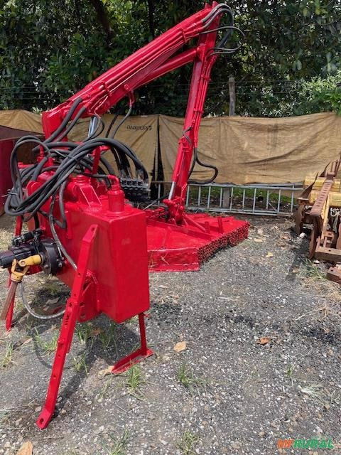 ROÇADEIRA ARTICULADA MARCA LAVRALE Imagem ROÇADEIRA ARTICULADA MARCA LAVRALE