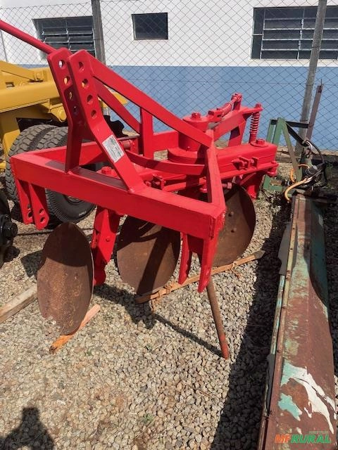 ARADO REVERSIVEL MODELO ES 328 MARCA SANTA IZABEL Imagem ARADO REVERSIVEL MODELO ES 328 MARCA SANTA IZABEL