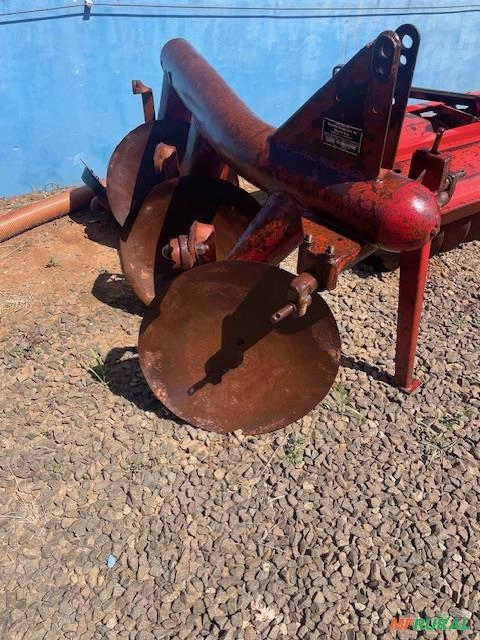 ARADO FIXO DE 03 DISCOS 28 POLEGADAS MARCA MF Imagem ARADO FIXO DE 03 DISCOS 28 POLEGADAS MARCA MF