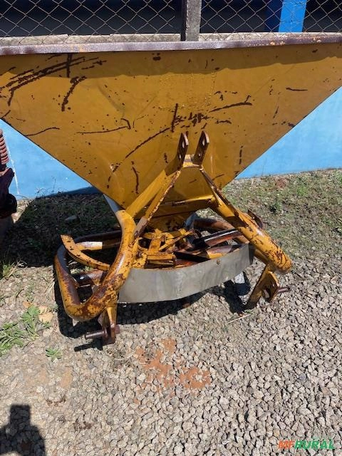 ADUBADEIRA SEMEADEIRA EM CHAPA MARCA LELY Imagem ADUBADEIRA SEMEADEIRA EM CHAPA MARCA LELY