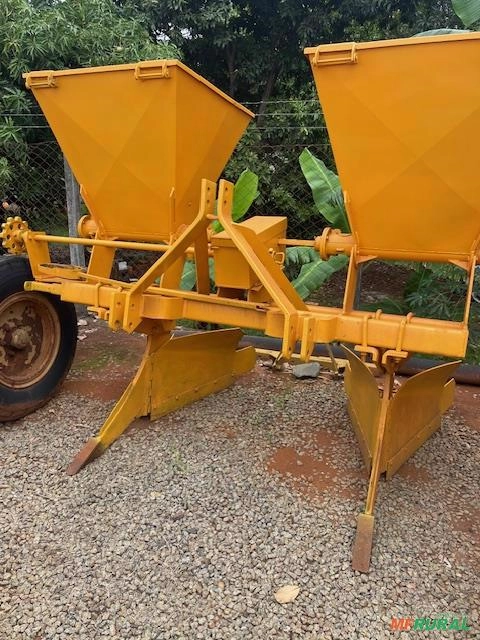 SULCADOR DE DUAS LINHAS COM ADUBADEIRA MARCA DMB Imagem SULCADOR DE DUAS LINHAS COM ADUBADEIRA MARCA DMB