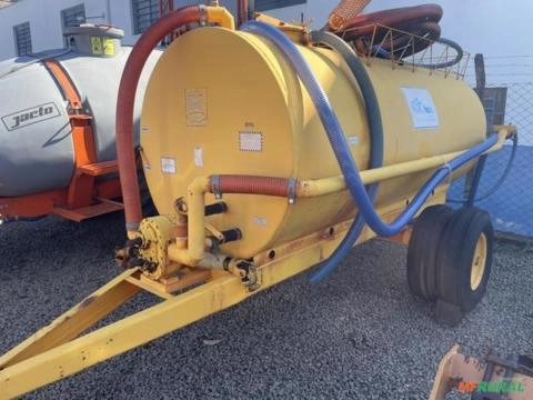 CARRETA TANQUE CAPACIDADE 4000LTS MARCA MEPEL Imagem CARRETA TANQUE CAPACIDADE 4000LTS MARCA MEPEL