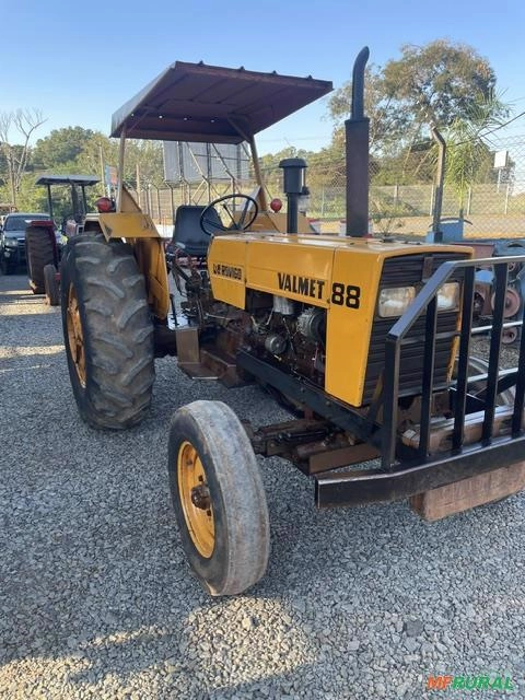 TRATOR VALMET MODELO 88 ANO 82 Imagem TRATOR VALMET MODELO 88 ANO 82