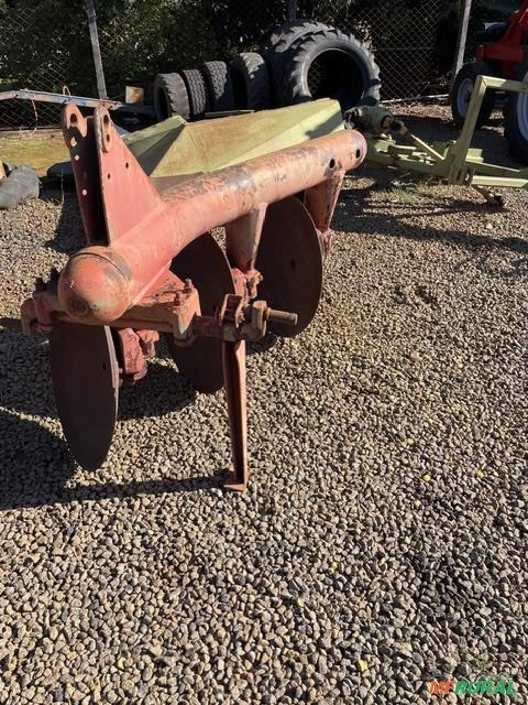 ARADO FIXO DE 3 DISCOS MARCA MASSEY FERGUSON Imagem ARADO FIXO DE 3 DISCOS MARCA MASSEY FERGUSON