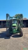 Trator John Deere 6100J com Pulverizador de Barra Central 15 Metros - Ano 2017 Imagem Trator John Deere 6100J com Pulverizador de Barra Central 15 Metros - Ano 2017