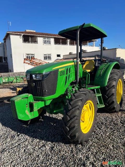 Trator John Deere 5090E Plataformado - Ano 2022 Imagem Trator John Deere 5090E Plataformado - Ano 2022