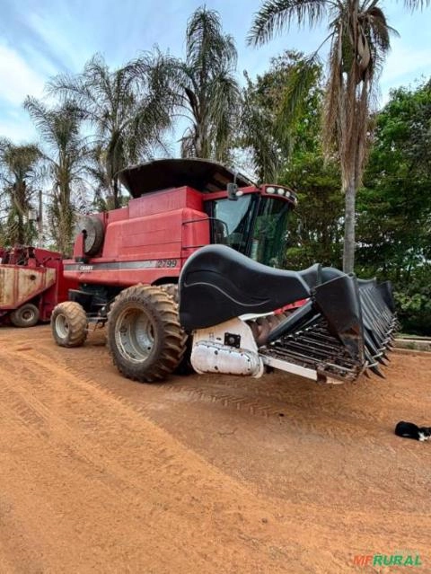 Colheitadeira Case IH 2799 com Plataforma de Corte 30 Pés e Plataforma de Milho 12x50 - Ano 2012 Imagem Colheitadeira Case IH 2799 com Plataforma de Corte 30 Pés e Plataforma de Milho 12x50 - Ano 2012