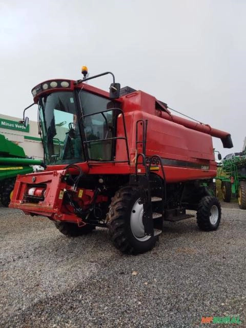 Colheitadeira Case IH 2566 com Plataforma de Corte 25 Pés - Ano 2013 Imagem Colheitadeira Case IH 2566 com Plataforma de Corte 25 Pés - Ano 2013