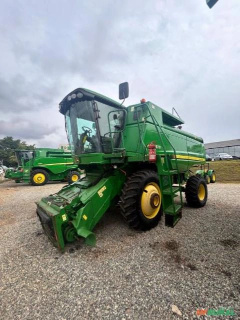 Colheitadeira John Deere 9470 STS com Plataforma de Corte 22 Pés - Ano 2014 Imagem Colheitadeira John Deere 9470 STS com Plataforma de Corte 22 Pés - Ano 2014