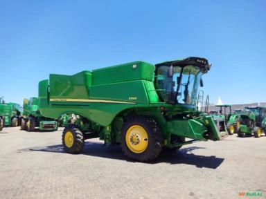 Colheitadeira John Deere S540 com Plataforma de Corte 25 Pés e Plataforma de Milho 610C - Ano 2020 Imagem Colheitadeira John Deere S540 com Plataforma de Corte 25 Pés e Plataforma de Milho 610C - Ano 2020