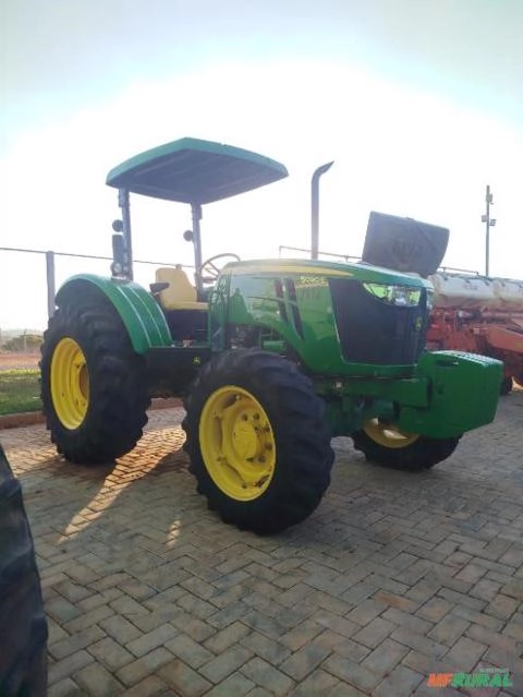 Trator John Deere 5090E Plataformado - Ano 2023 Imagem Trator John Deere 5090E Plataformado - Ano 2023