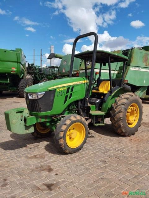 Trator John Deere 5080EN Cabinado - Ano 2022 Imagem Trator John Deere 5080EN Cabinado - Ano 2022