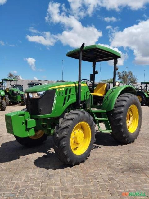 Trator John Deere 5090E Plataformado - Ano 2023 Imagem Trator John Deere 5090E Plataformado - Ano 2023