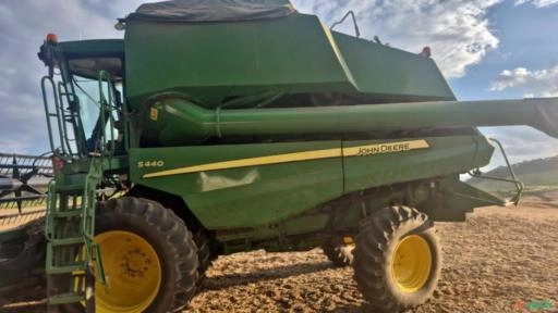 Colheitadeira John Deere S440 com Plataforma de Corte 25 Pés - Ano 2019 Imagem Colheitadeira John Deere S440 com Plataforma de Corte 25 Pés - Ano 2019