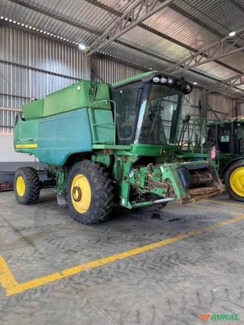 Colheitadeira John Deere 9470 STS com Plataforma de Corte 22 Pés - Ano 2011 Imagem Colheitadeira John Deere 9470 STS com Plataforma de Corte 22 Pés - Ano 2011