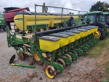 Plantadeira John Deere 1111 - Ano 2014 Imagem Plantadeira John Deere 1111 - Ano 2014