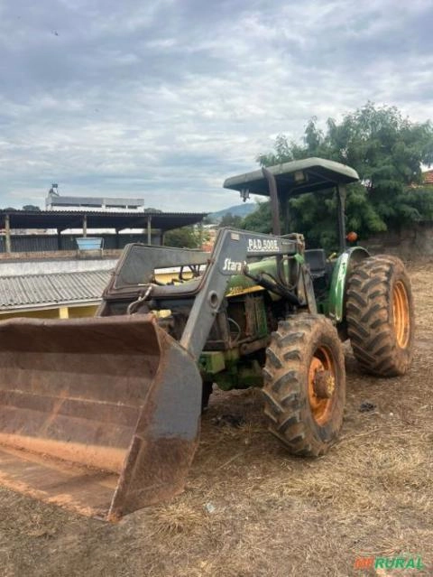 Trator John Deere 5603 Plataformado com Concha Stara Pad 500E - Ano 2008 Imagem Trator John Deere 5603 Plataformado com Concha Stara Pad 500E - Ano 2008