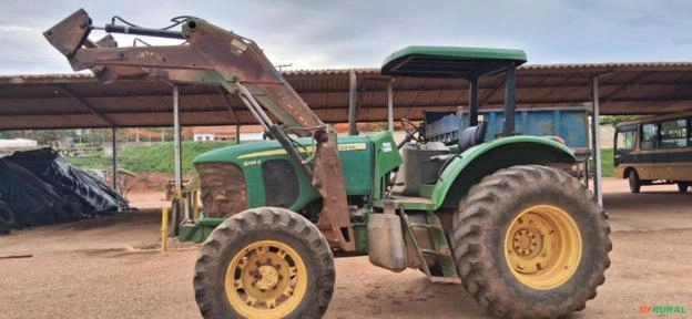 Trator John Deere 6125E Plataformado com Concha Stara Pad 750 - Ano 2011 Imagem Trator John Deere 6125E Plataformado com Concha Stara Pad 750 - Ano 2011