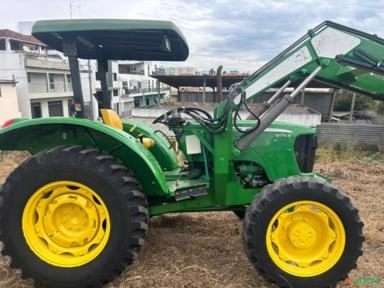 Trator John Deere 5055 Plataformado com Concha Tatu Pam 600 - Ano 2012 Imagem Trator John Deere 5055 Plataformado com Concha Tatu Pam 600 - Ano 2012