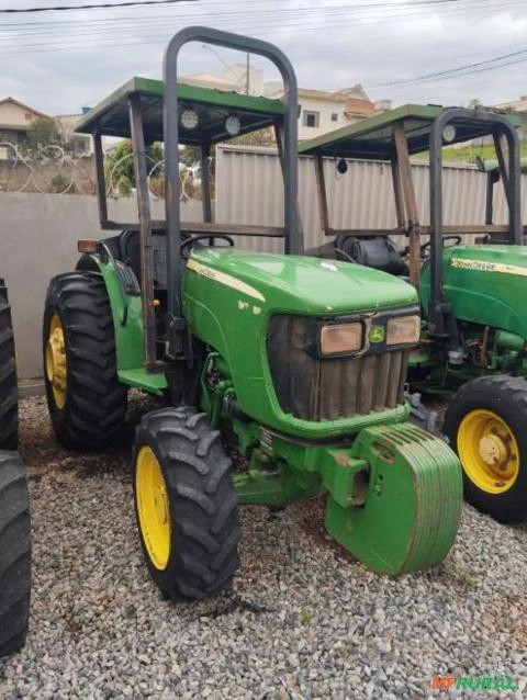 Trator John Deere 5075EF Plataformado - Ano 2016 Imagem Trator John Deere 5075EF Plataformado - Ano 2016