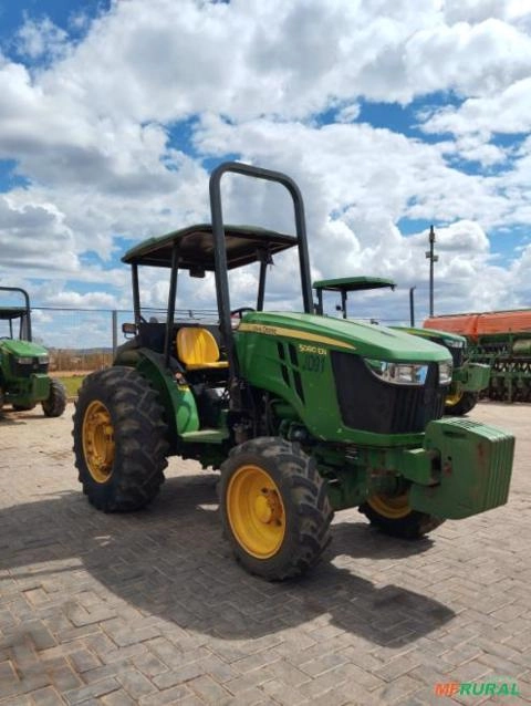 Trator John Deere 5080EN Plataformado - Ano 2023 Imagem Trator John Deere 5080EN Plataformado - Ano 2023