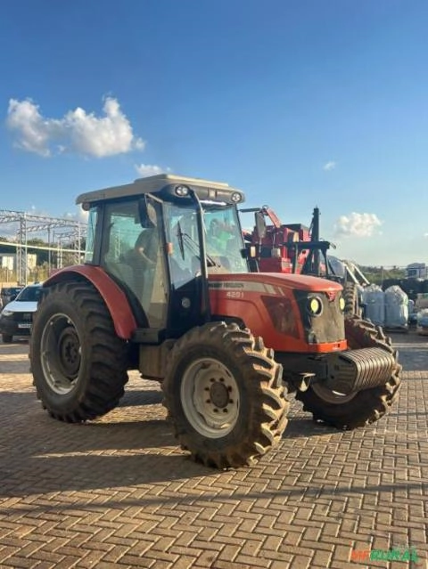Trator Massey Ferguson 4291 Acompanha Antena e Monitor Trimble Cabinado - Ano 2010 Imagem Trator Massey Ferguson 4291 Acompanha Antena e Monitor Trimble Cabinado - Ano 2010