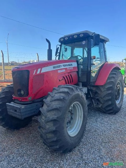 Trator Massey Ferguson 7140 Cabinado - Ano 2011 Imagem Trator Massey Ferguson 7140 Cabinado - Ano 2011