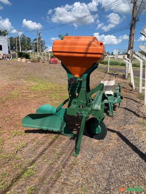 Sulcador de cana Tatu Imagem Sulcador de cana Tatu