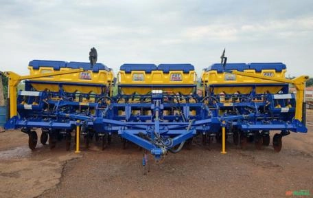 Plantadeira de arrasto marca TATU modelo PST Trio Flex 15 linhas de 45 cm, Titanium (usada) Imagem Plantadeira de arrasto marca TATU modelo PST Trio Flex 15 linhas de 45 cm, Titanium (usada)