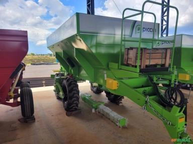 Distribuidor de Adubo/Calcario Marca Piccin Modelo Master 12.000 DH-S Acion. Hidraulico Imagem Distribuidor de Adubo/Calcario Marca Piccin Modelo Master 12.000 DH-S Acion. Hidraulico