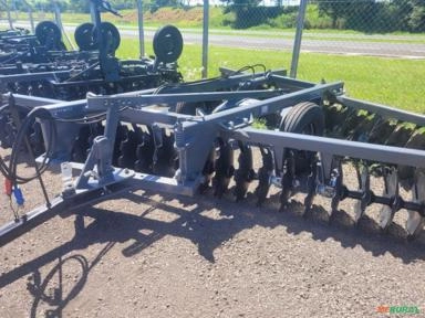 Grade Niveladora Controle Remoto Marca TATU Modelo GNCR 48 X 22" X 4,50mm Imagem Grade Niveladora Controle Remoto Marca TATU Modelo GNCR 48 X 22" X 4,50mm