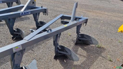 Arado de Aivecas Modelo AAH de 3 Bacias s/discos s/revestimento Marca TATU Imagem Arado de Aivecas Modelo AAH de 3 Bacias s/discos s/revestimento Marca TATU