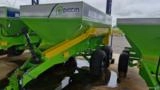 Distribuidor de Adubo/Calcário Acionamento Cardan Modelo MASTER 10000 D marca PICCIN Imagem Distribuidor de Adubo/Calcário Acionamento Cardan Modelo MASTER 10000 D marca PICCIN