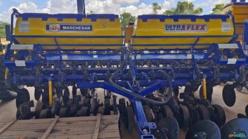 Plantadeira modelo Ultra Flex 11 linhas de 45cm Caixa unica marca Tatu Imagem Plantadeira modelo Ultra Flex 11 linhas de 45cm Caixa unica marca Tatu