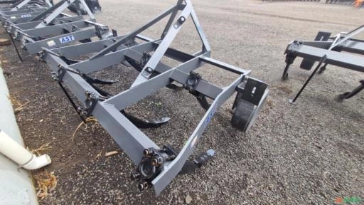 Imagem Subsolador de engate 3 pontos modelo AST 9/7 hastes (quebra fuzil) marca Tatu Imagem Subsolador de engate 3 pontos modelo AST 9/7 hastes (quebra fuzil) marca Tatu