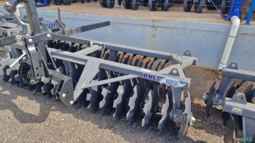 Grade niveladora leve modelo GNL 32 X 22" X 3,50mm dm esp. 175mm marca Tatu Imagem Grade niveladora leve modelo GNL 32 X 22" X 3,50mm dm esp. 175mm marca Tatu