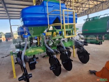 Cultivador Cana Crua Caixa de Adubação 1250L c/ rodas de sustentação Carderoli Imagem Cultivador Cana Crua Caixa de Adubação 1250L c/ rodas de sustentação Carderoli