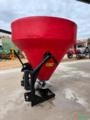 Adubadeira 600L reforçada com mexedor Imagem Adubadeira 600L reforçada com mexedor