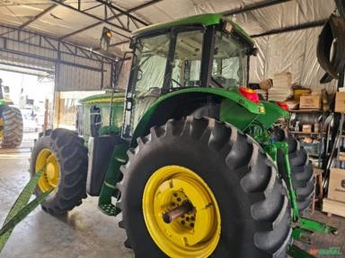 Trator John deere 6165J, ano 2013, cabinado.