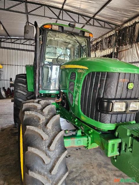 Trator John deere 6165J, ano 2013, cabinado.