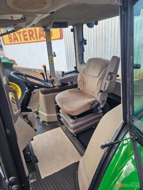 Imagem Trator John deere, 6100J,power quad. Imagem Trator John deere, 6100J,power quad.