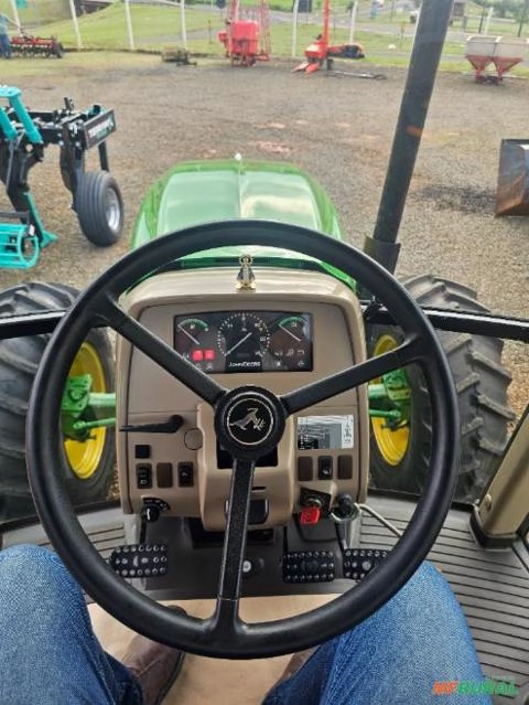 Imagem Trator John deere, 6100J,power quad. Imagem Trator John deere, 6100J,power quad.