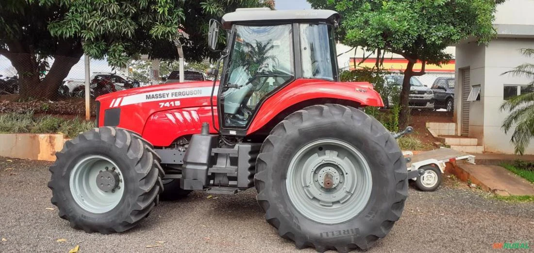 Trator Massey Ferguson modelo 7415 ano 2015