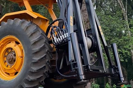 Perfuratriz Estaca Escavada sobre trator PH-12 Imagem Perfuratriz Estaca Escavada sobre trator PH-12