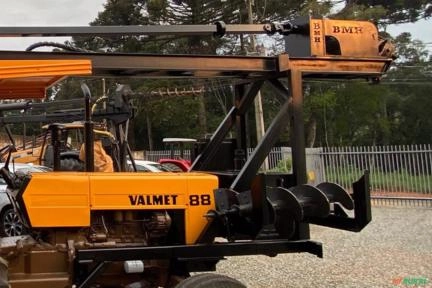 Perfuratriz Estaca Escavada Sobre Trator PH-13 Imagem Perfuratriz Estaca Escavada Sobre Trator PH-13