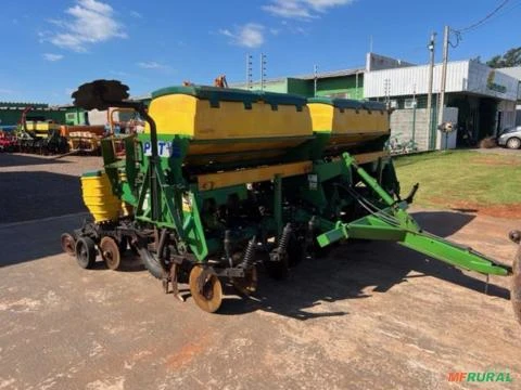 Plantadeira Tatu PST 3 9 linhas Ano 2005